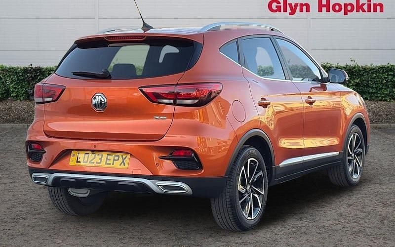 Używany MG ZS Exclusive 111 KM (81 kW) 2023 Pomarańczowy SUV