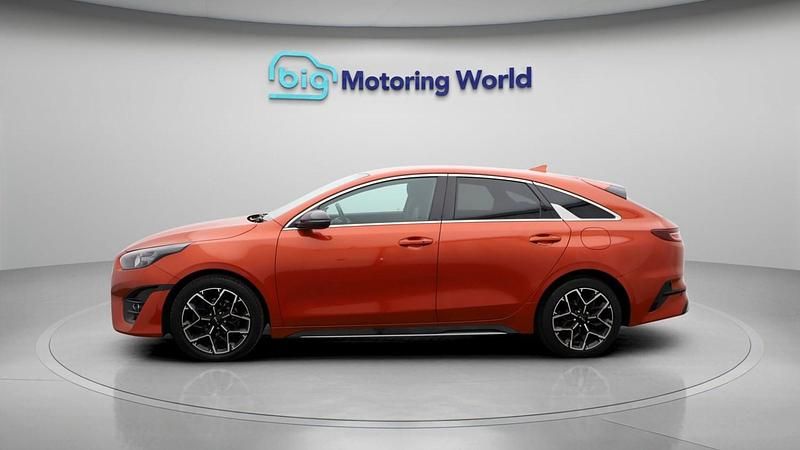 Used Kia ProCeed GT-Line 160 HP (117 kW) 2021 Orange Estate