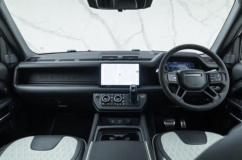 Used Land Rover Defender S 525 HP (386 kW) 2022 Grey SUV