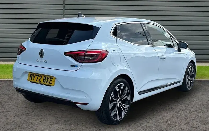 Used Renault Clio Techno 145 HP (106 kW) 2022 White Hatchback