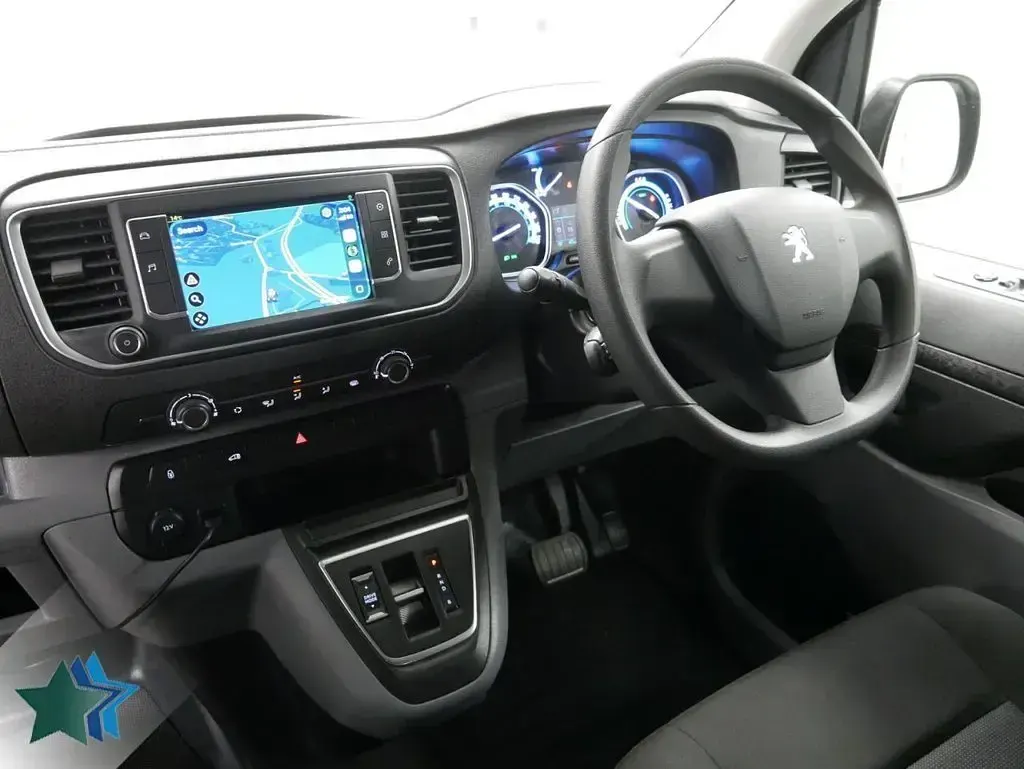 Used Peugeot e-Expert Premium 100 kW (136 HP) 2023 White Van