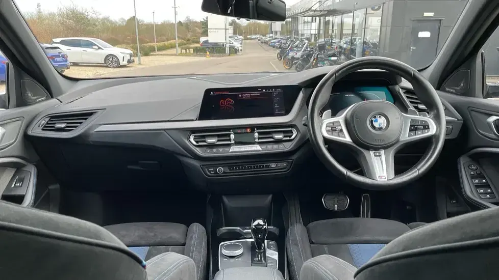 Usado BMW M135 Shadowline 306 CV (225 kW) 2022 Gris Utilitario