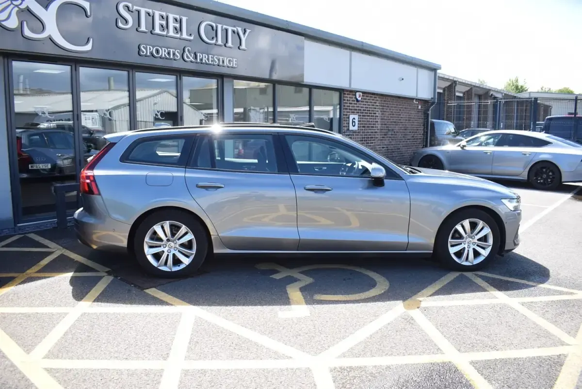 Usado Volvo V60 Momentum 2018 Gris Familiar