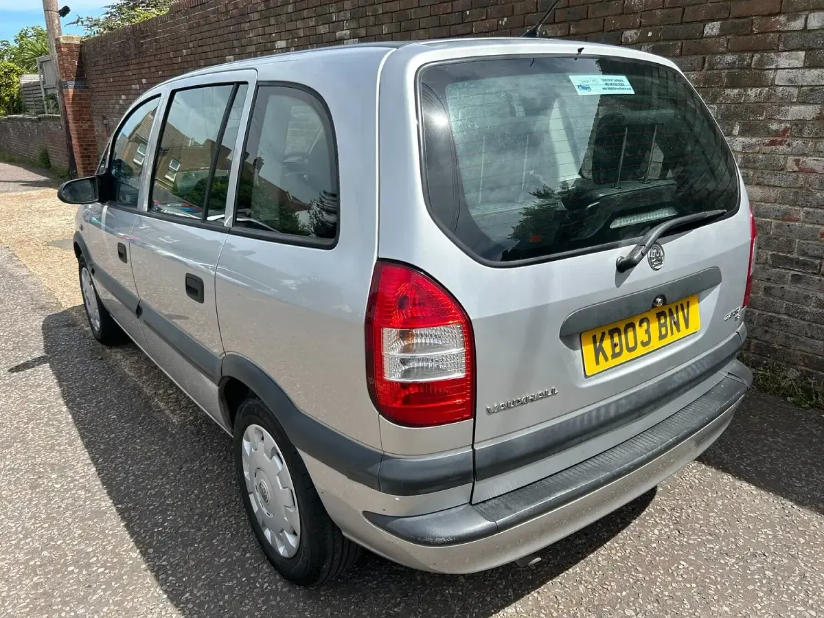 Used Vauxhall Zafira Club 123 HP (90 kW) 2003 Silver MPV