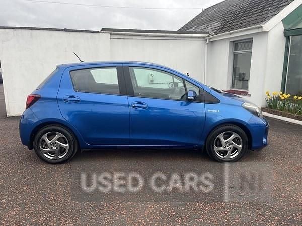 Used Toyota Yaris Hybrid 2015 Blue Hatchback
