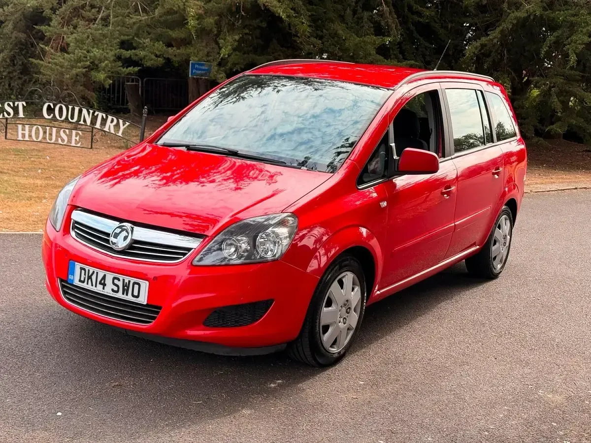 Used Vauxhall Zafira 110 HP (80 kW) 2014 Red MPV