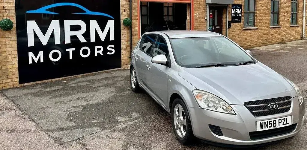 Used Kia Ceed 122 HP (89 kW) 2008 Silver Hatchback