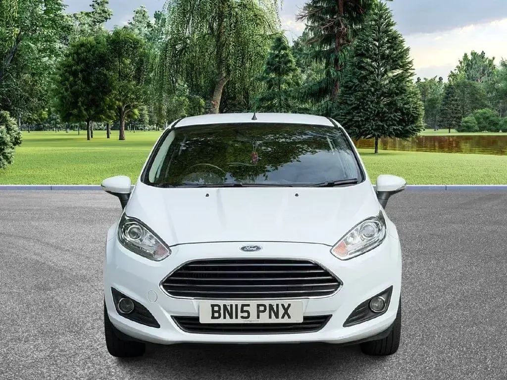 Used Ford Fiesta Zetec 100 HP (73 kW) 2015 White Hatchback