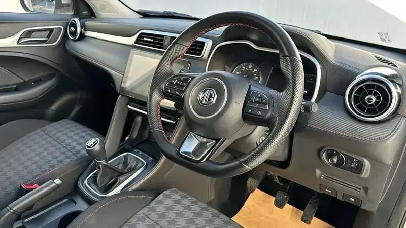 Usado MG ZS Excite 106 HP (77 kW) 2024 Prateado SUV