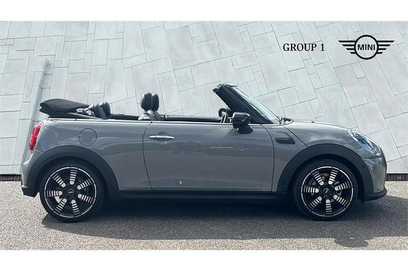 Usado Mini Cooper Cabriolet Exclusive 136 CV (100 kW) 2022 Gris Descapotable