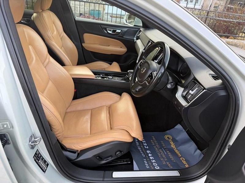 Used Volvo V60 Inscription 190 HP (139 kW) 2018 Gold Estate