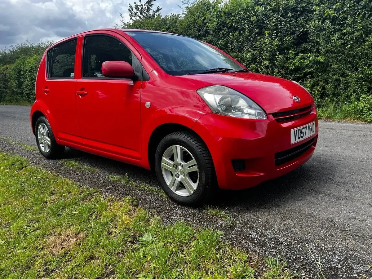 Used Daihatsu Sirion 69 HP (50 kW) 2008 Red Hatchback