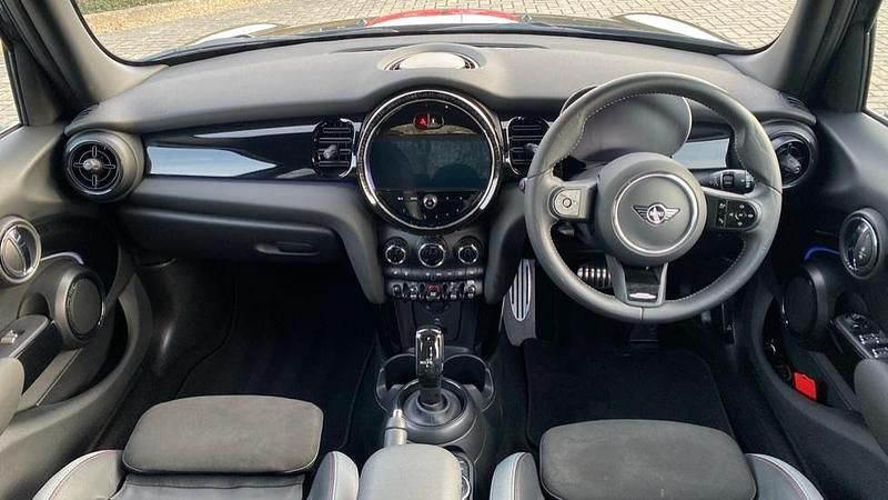 Used Mini Cooper Hatch 134 HP (98 kW) 2023 Black Hatchback