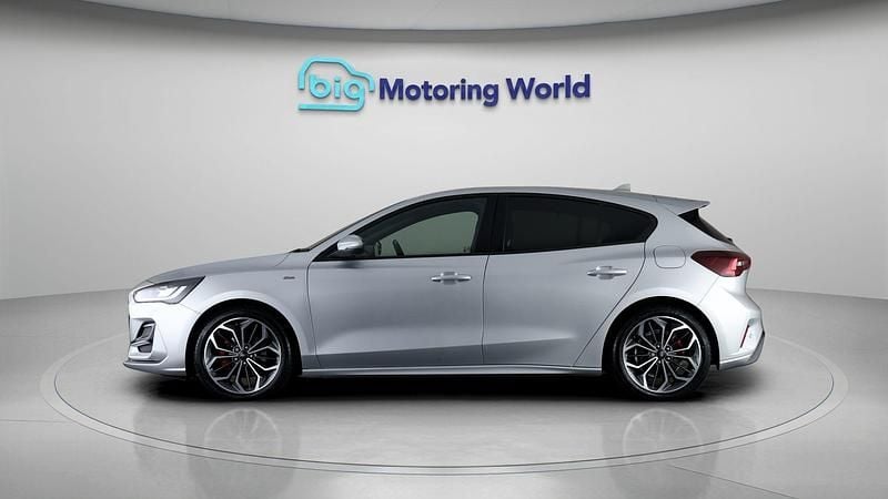 Used Ford Focus ST-Line X 155 HP (114 kW) 2023 Silver Hatchback