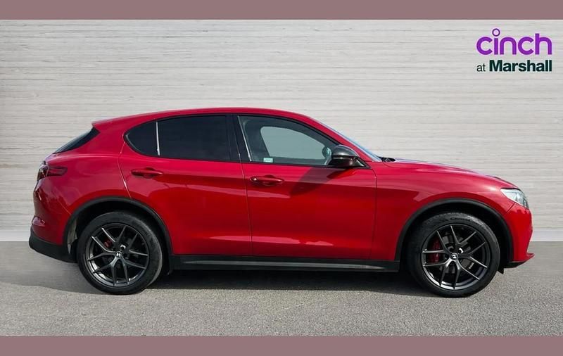 Used Alfa Romeo Stelvio 206 HP (151 kW) 2017 Red SUV