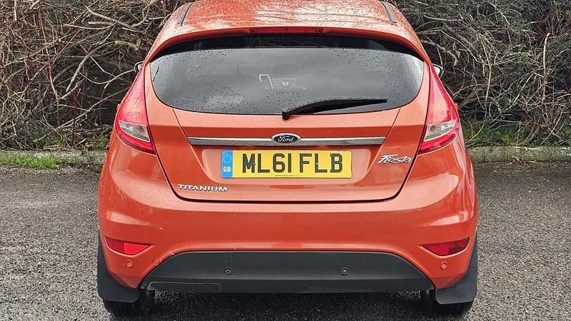Used Ford Fiesta Titanium 96 HP (70 kW) 2011 Red Hatchback