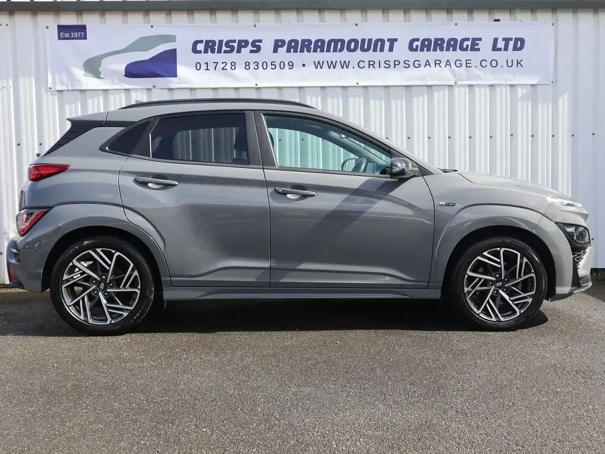 Usado Hyundai Kona N Line 120 CV (88 kW) 2023 Gris SUV