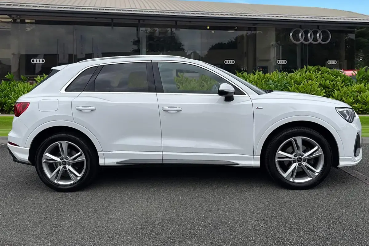 Used Audi Q3 S-Line 150 HP (110 kW) 2023 White SUV