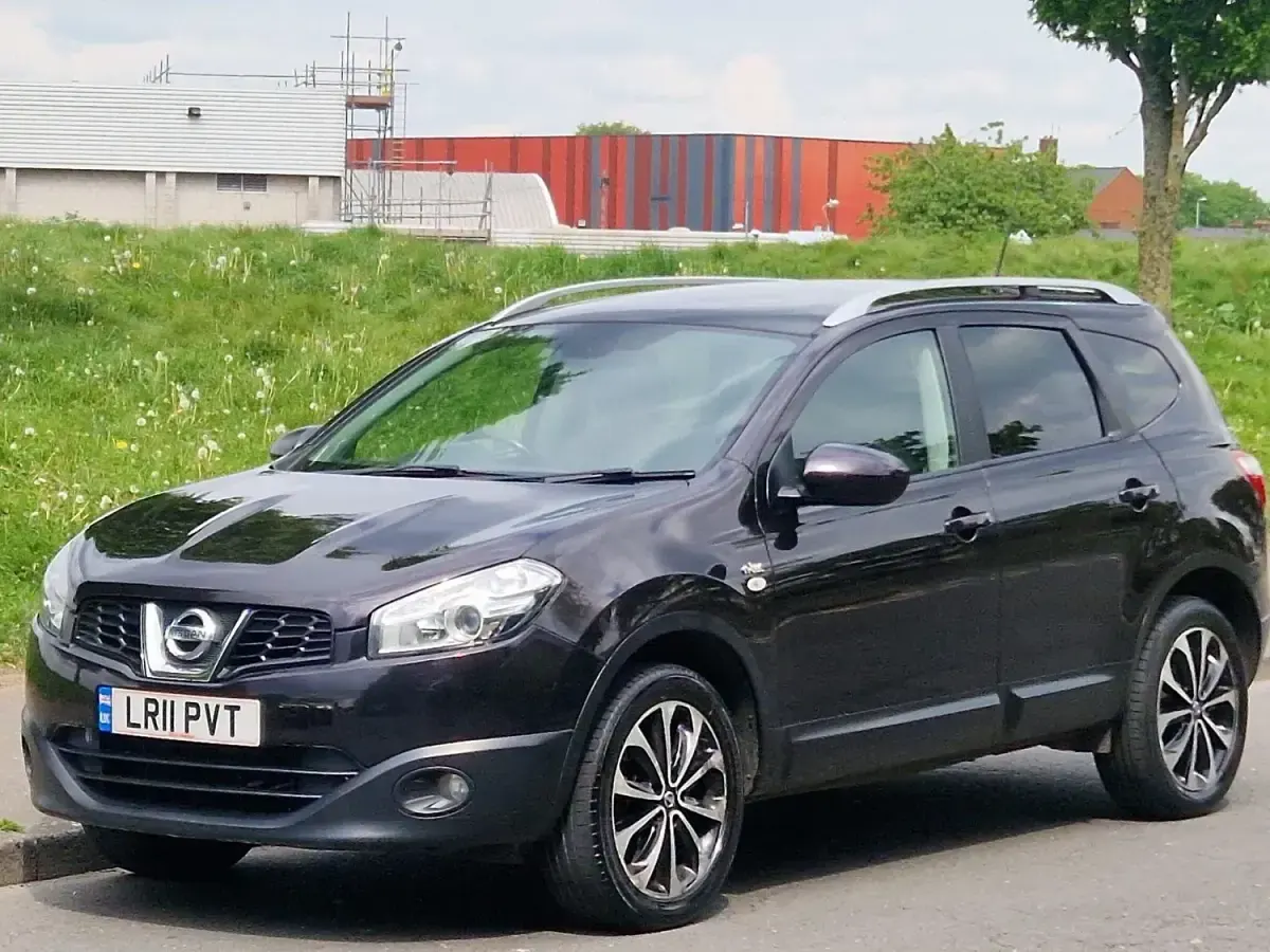 Gebraucht Nissan Qashqai +2 N-TEC 117 PS (86 kW) 2011 Schwarz SUV
