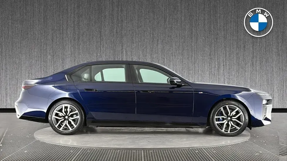 Used BMW 750e M Sport 482 HP (354 kW) 2025 Blue Sedan