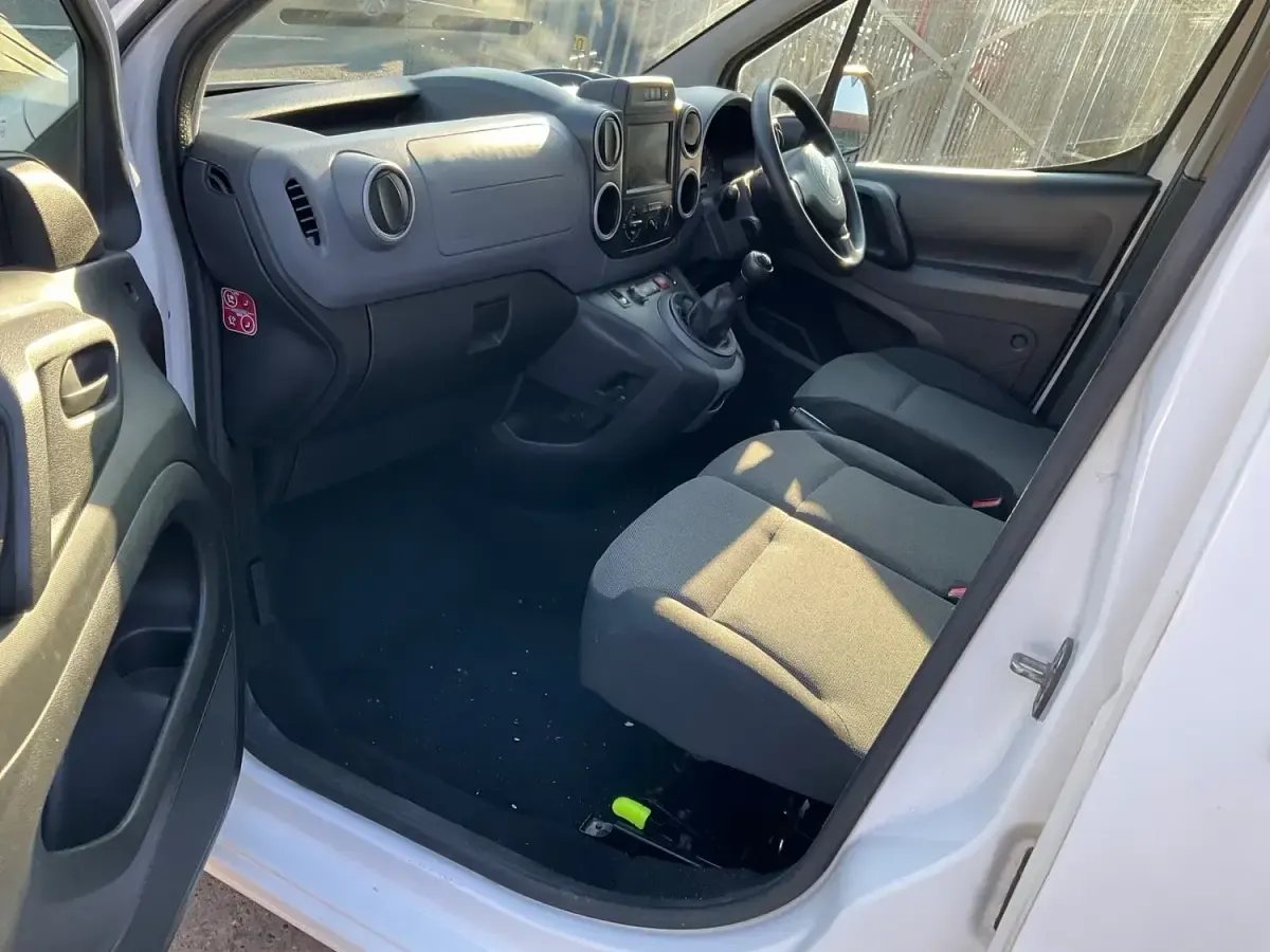 Used Citroën Berlingo 100 HP (73 kW) 2018 White MPV