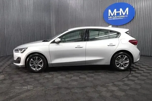 Used Ford Focus Style 120 HP (88 kW) 2022 Silver Hatchback