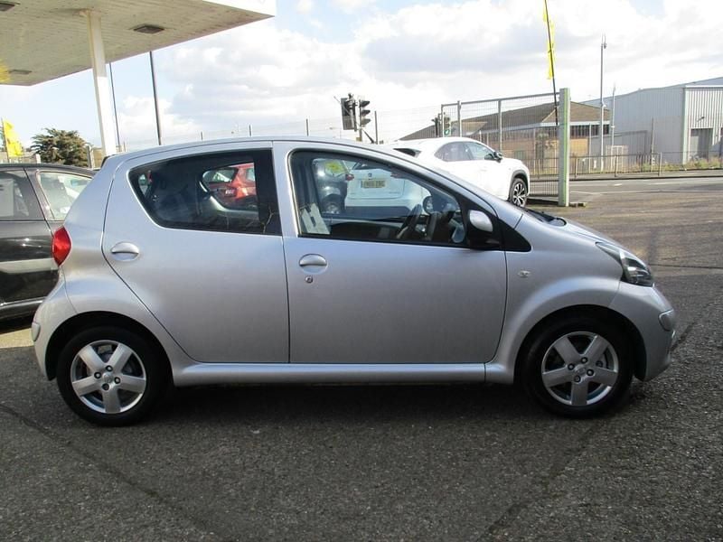 Used Toyota Aygo Sport 67 HP (49 kW) 2007 Silver Hatchback