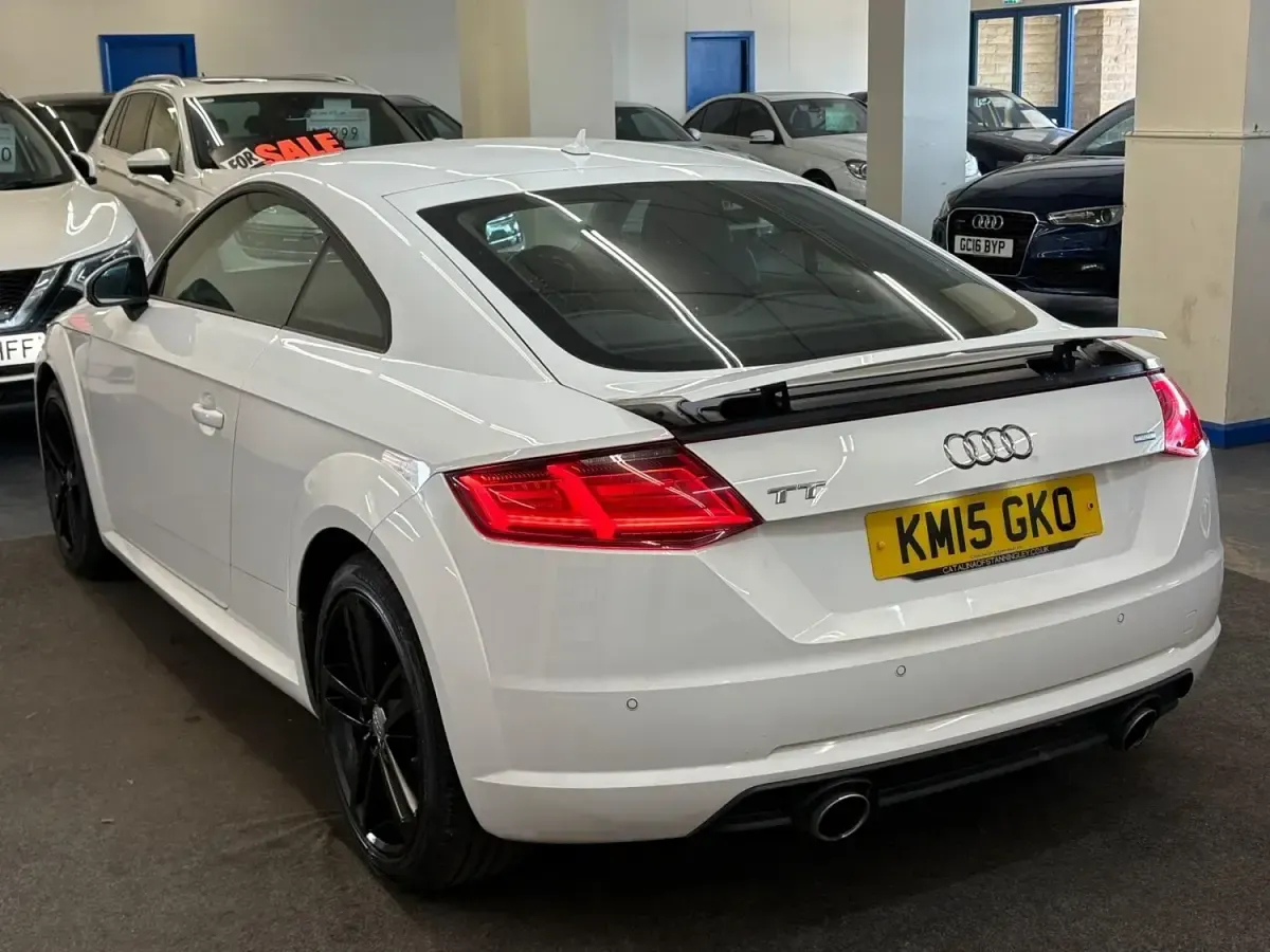 Begagnad Audi TT Sport 184 HK (135 kW) 2015 Vit Sportkupé