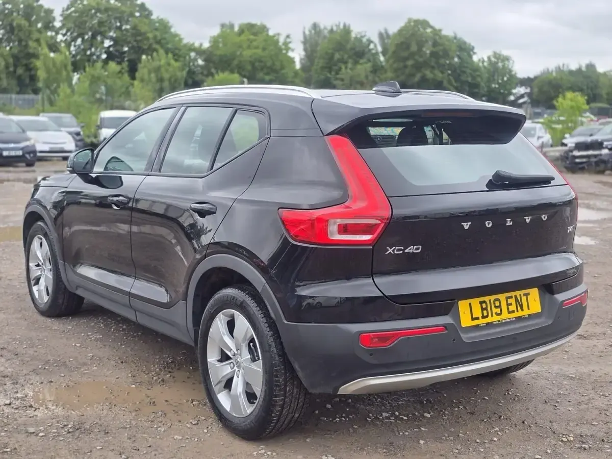 Used Volvo XC40 Momentum 190 HP (139 kW) 2019 Black SUV