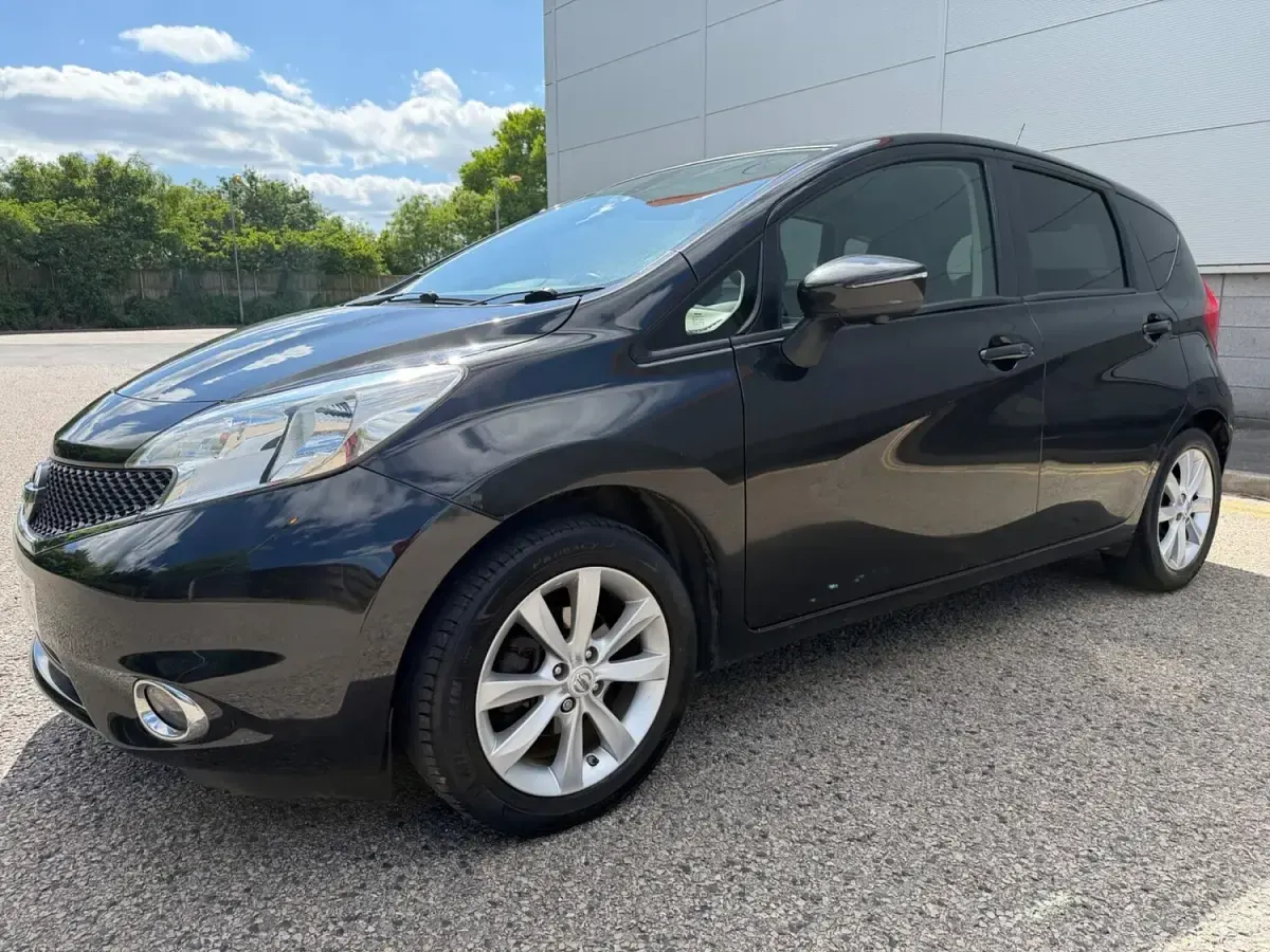 Used Nissan Note Tekna 90 HP (66 kW) 2015 Black Hatchback