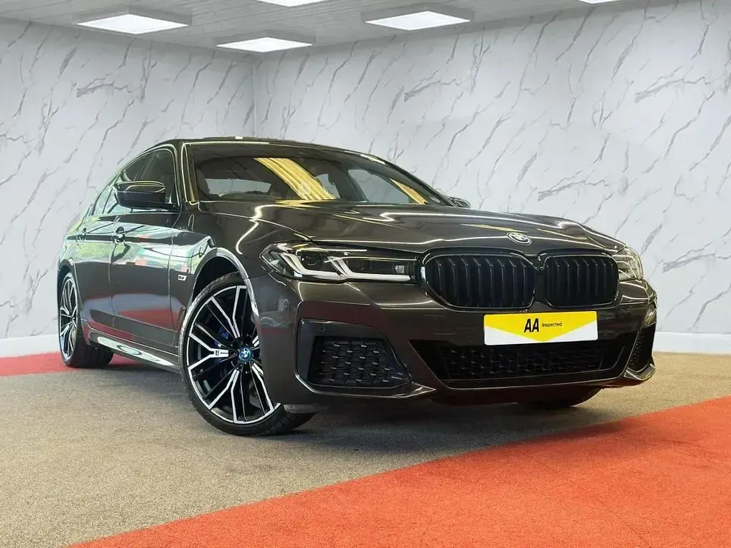 Usado BMW 530e M Sport 2022 Cinzento Sedan
