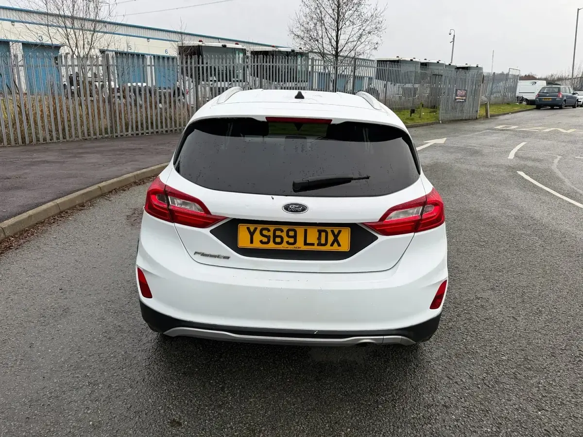 Używany Ford Fiesta Active 100 KM (73 kW) 2019 Biały Hatchback