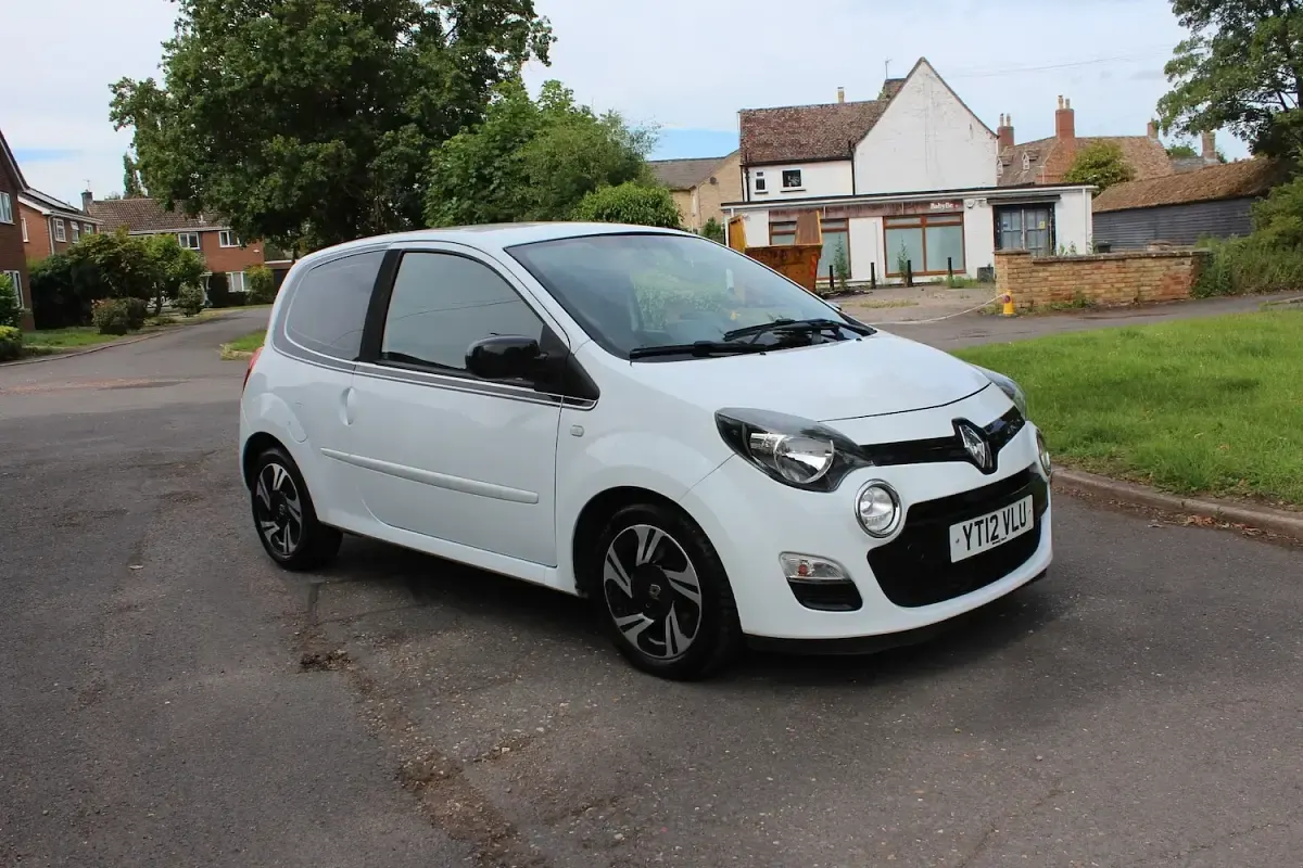 Used Renault Twingo Dynamique 75 HP (55 kW) 2012 White Hatchback