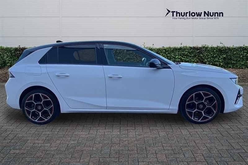 Used Vauxhall Astra GS Line 130 HP (95 kW) 2022 White Hatchback