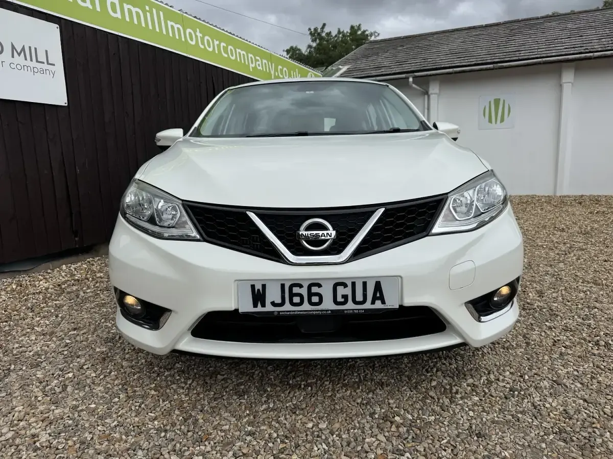 Used Nissan Pulsar Acenta 115 HP (84 kW) 2016 White Hatchback