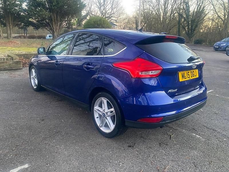 Używany Ford Focus Zetec 2015 Niebieski Hatchback