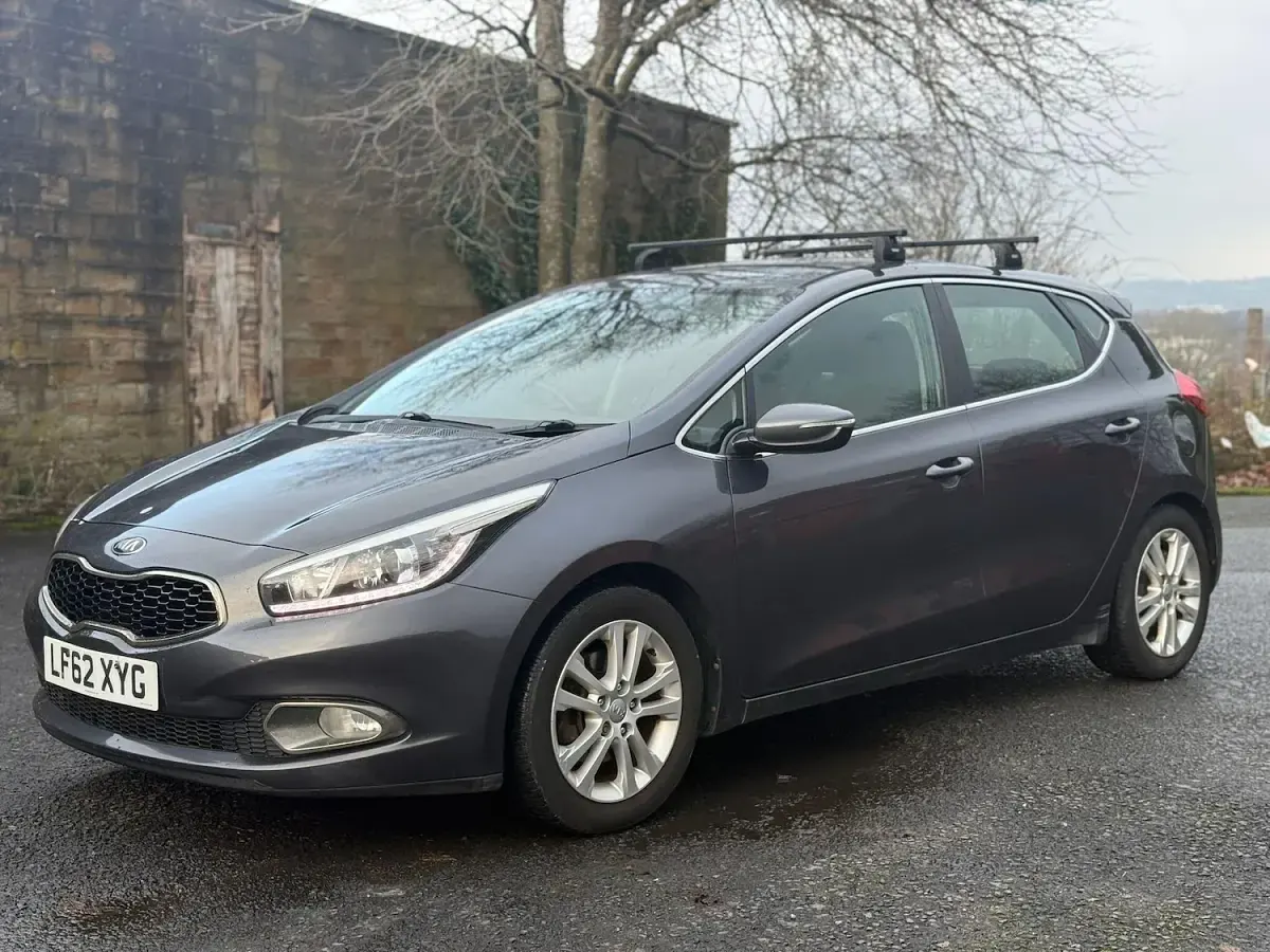 Used Kia Ceed 126 HP (92 kW) 2012 Silver Hatchback