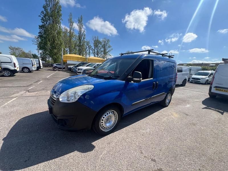 Second-hand Vauxhall Combo 2016 Albastru Monovolum