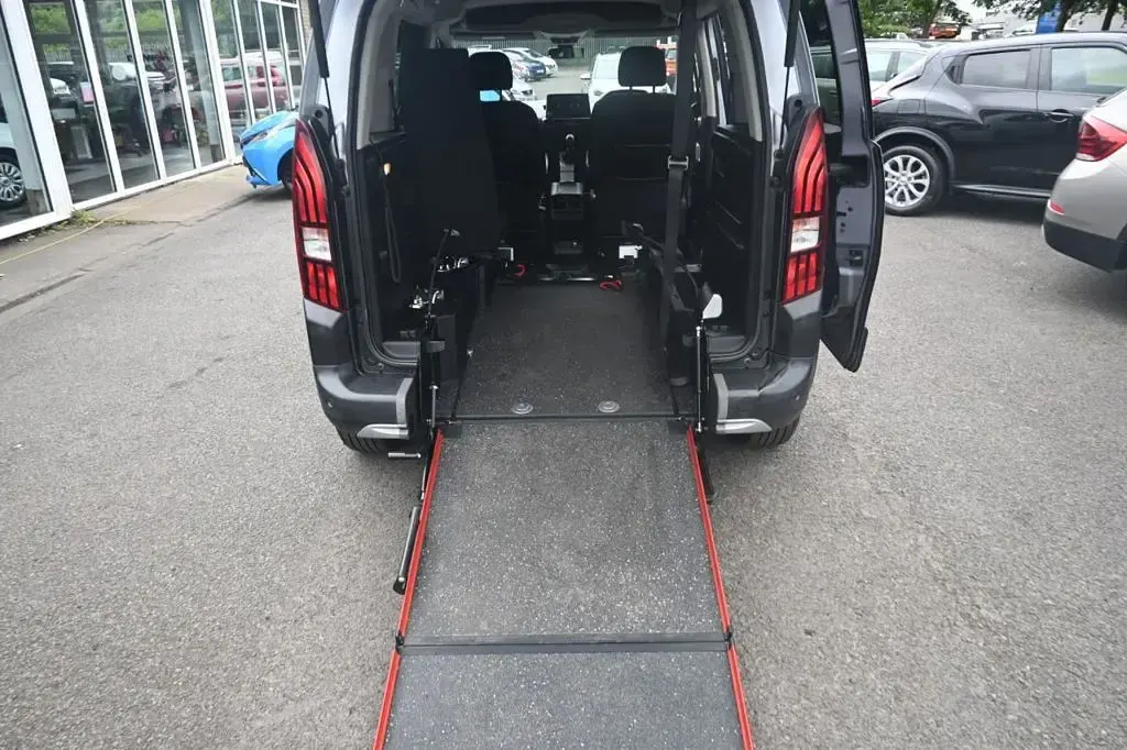 Used Peugeot Rifter Allure 100 HP (73 kW) 2020 Grey MPV
