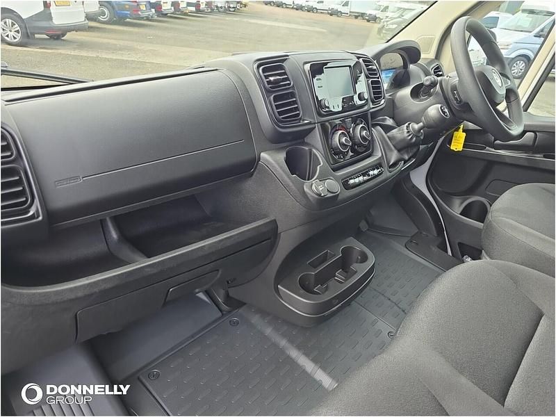 New Vauxhall Movano S 138 HP (101 kW) 2025 White MPV