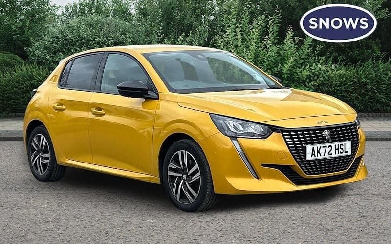 Used Peugeot 208 Allure+ 102 HP (75 kW) 2022 Yellow Hatchback