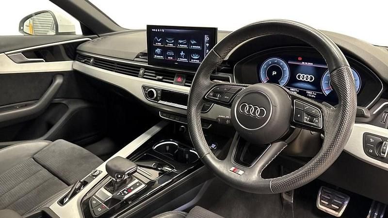 Used Audi A4 S-Line 150 HP (110 kW) 2022 White Sedan