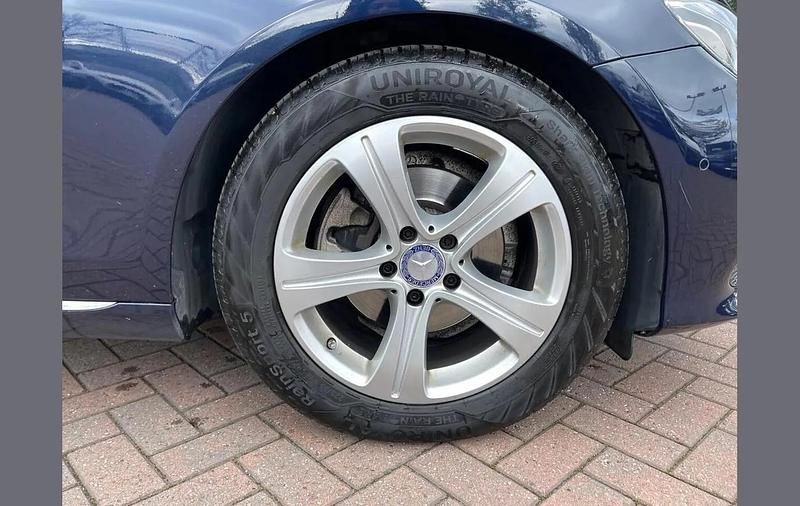 Used Mercedes E220 Premium Plus 194 HP (142 kW) 2016 Blue Sedan