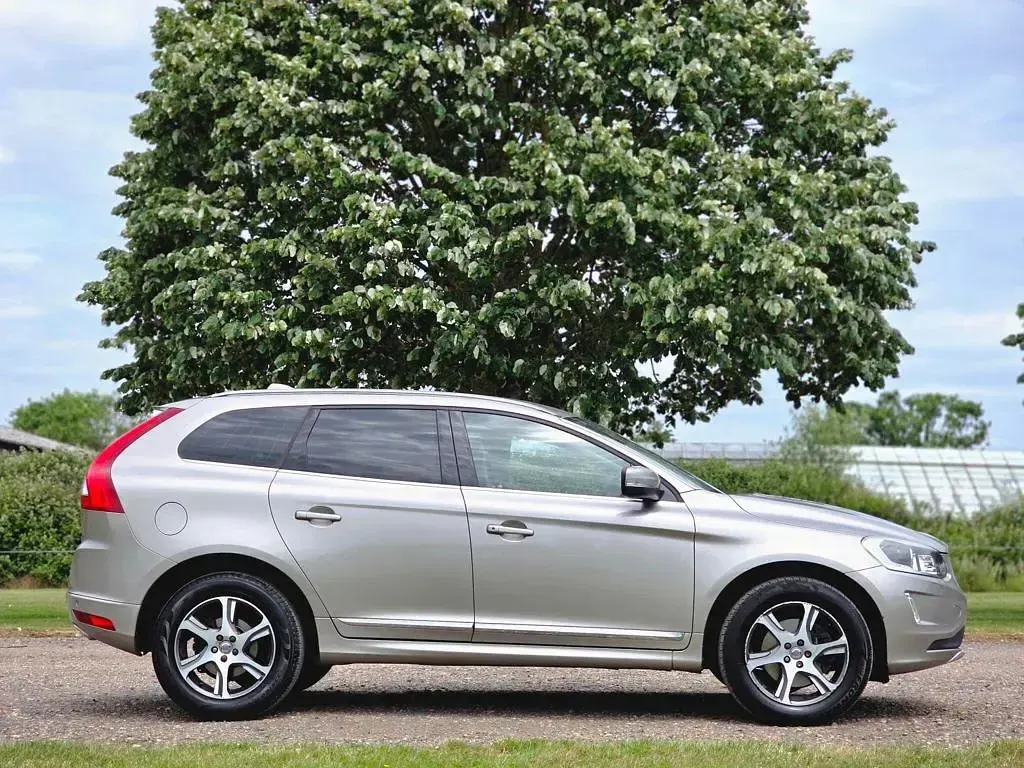 Used Volvo XC60 SE Lux 181 HP (133 kW) 2015 Gold SUV