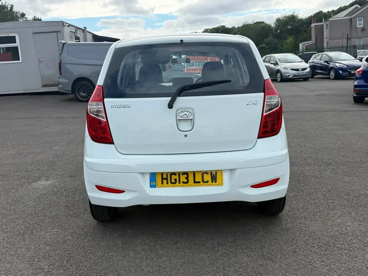 Used Hyundai i10 Active 83 HP (61 kW) 2013 White Hatchback