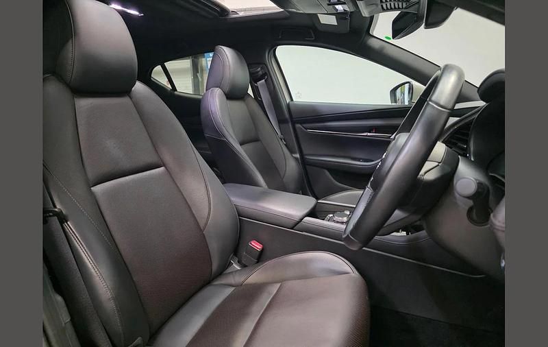 Used Mazda 3 Takumi-Line 183 HP (134 kW) 2023 Silver Hatchback