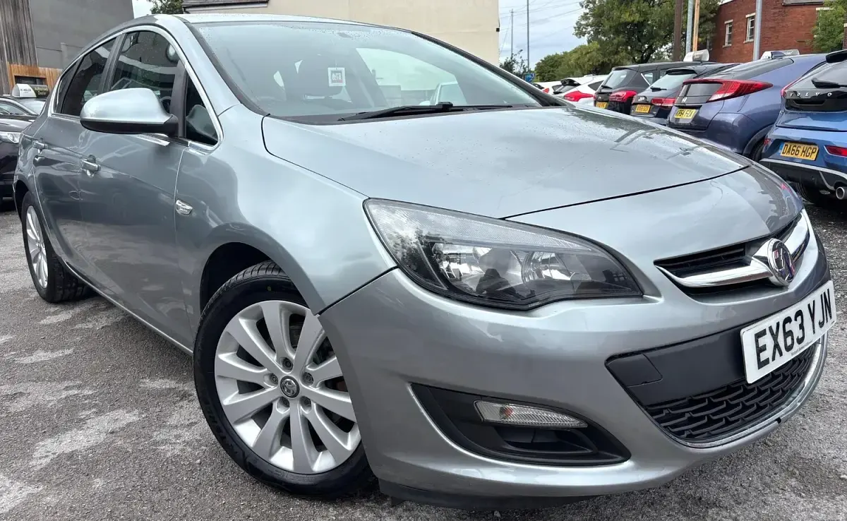 Used Vauxhall Astra S 108 HP (79 kW) 2013 Silver Hatchback