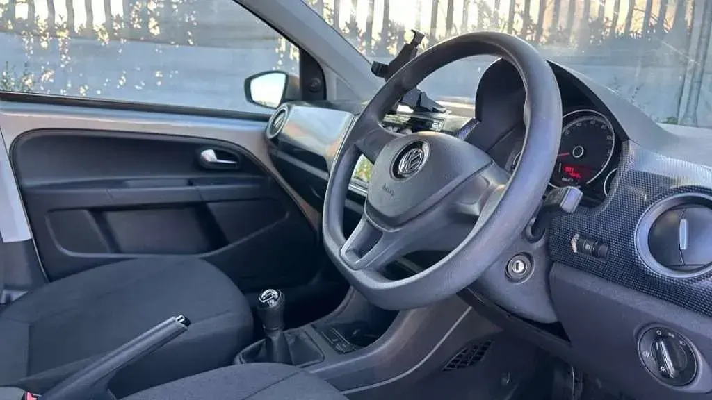 Used VW up! move up! 60 HP (44 kW) 2017 Silver Hatchback