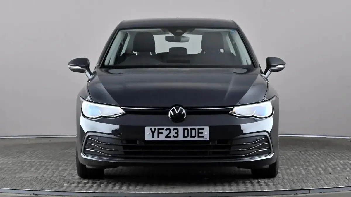 Gebraucht VW Golf VIII Life 130 PS (95 kW) 2023 Grau Kleinwagen