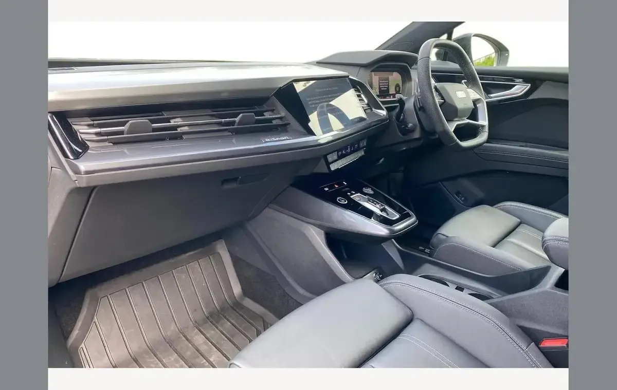 Used Audi Q4 e-tron Advanced 210 kW (286 HP) 2025 Geyser blue SUV